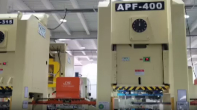 Штамповочные прессы для металла с производительностью 400 тонн модель APF-400