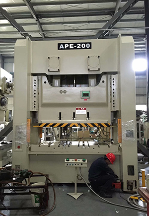 Штамповочные прессы для металла с производительностью 200 тонн модель APE-200